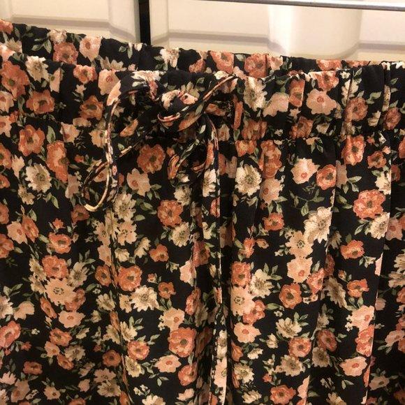 Forever 21 Black and Pink Flowered Maxi Skirt with 2 side slits Size L - Picture 2 of 4